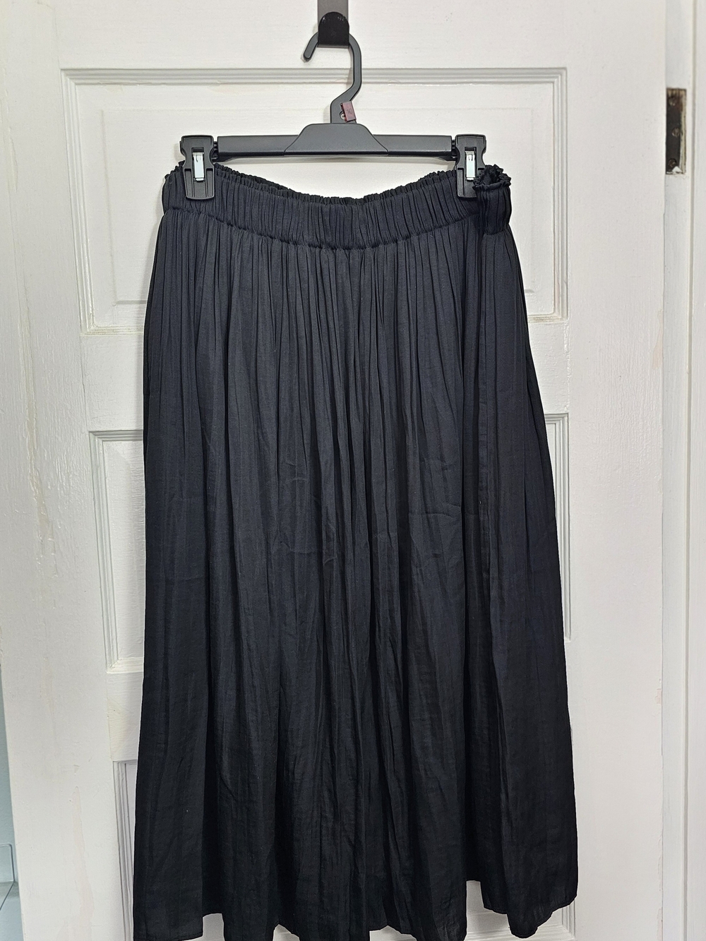 Black Pleated Maxi Skirt - Women's Elastic Waist